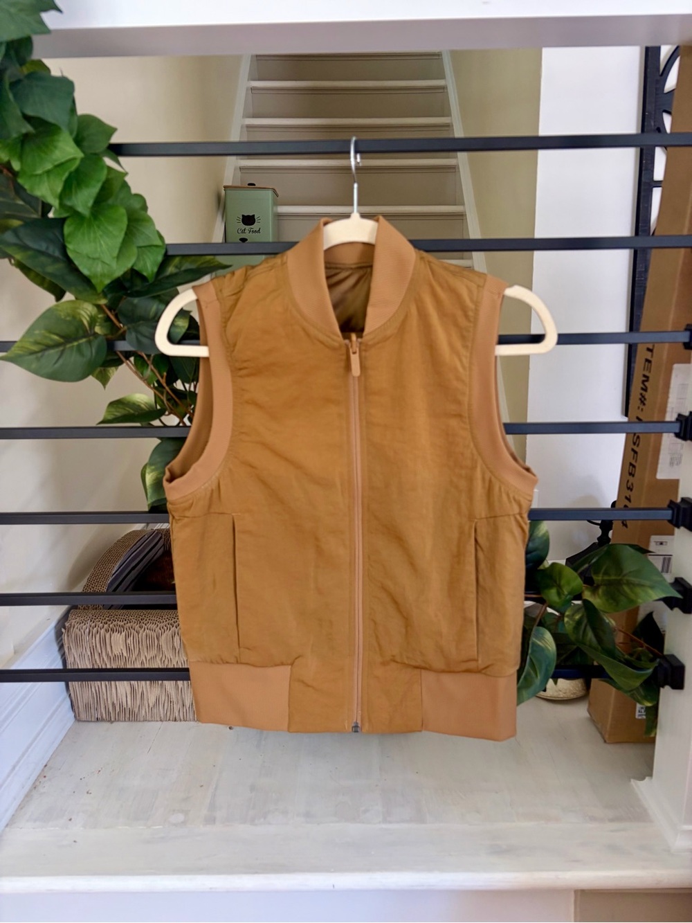 Lululemon Size 2 Camel Lightweight Insulated Zip Vest Sleeveless Jacket